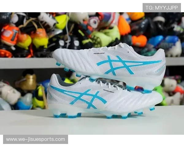 足球明星们偏爱哪些品牌和款式的足球鞋解析