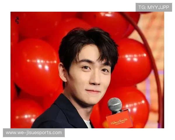 足球球星化身蜡像馆假装蜡像 引发游客惊喜与欢笑瞬间 足球球星化身蜡像馆假装蜡像 引发游客惊喜与欢笑瞬间